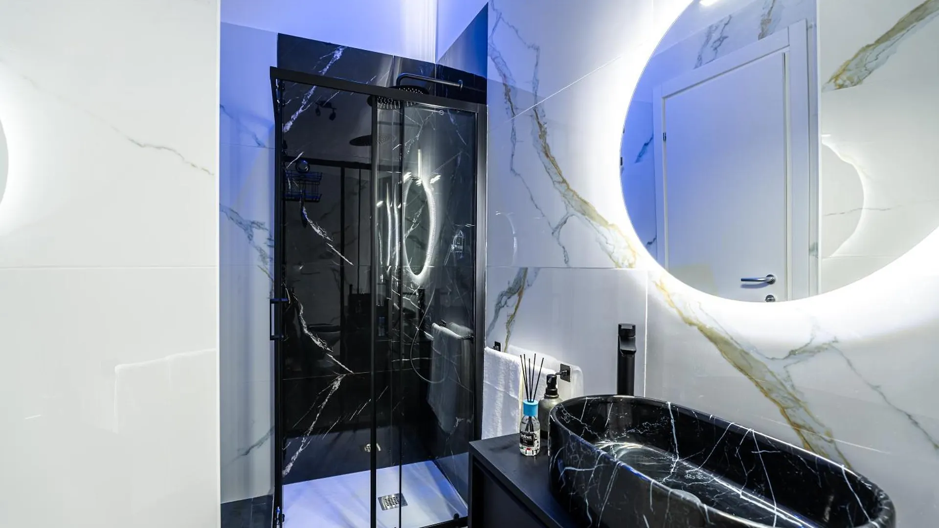 Centocinque Aparthouse - Luxe Rom Lägenhet